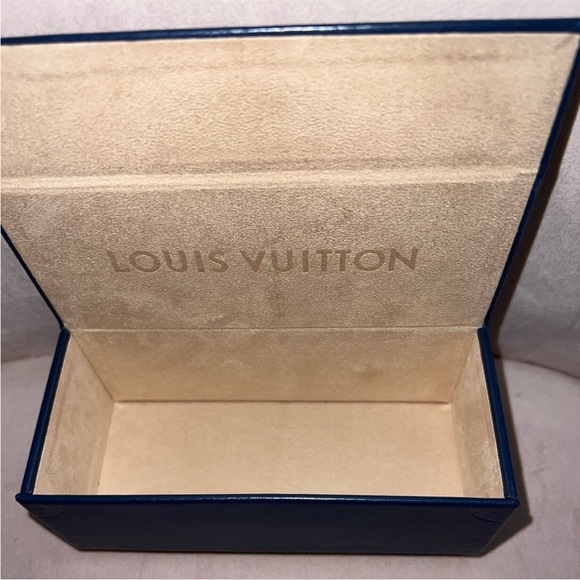 Authentic Louis Vuitton Cat-Eye edgeSunglasses from 2022 Collection by Nicolas! - Picture 10 of 16
